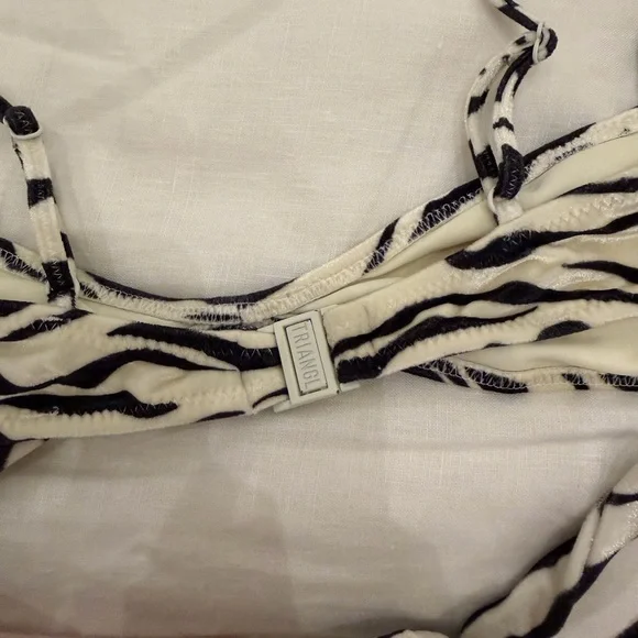 Triangl Velvet Bikini - Picture 6 of 8